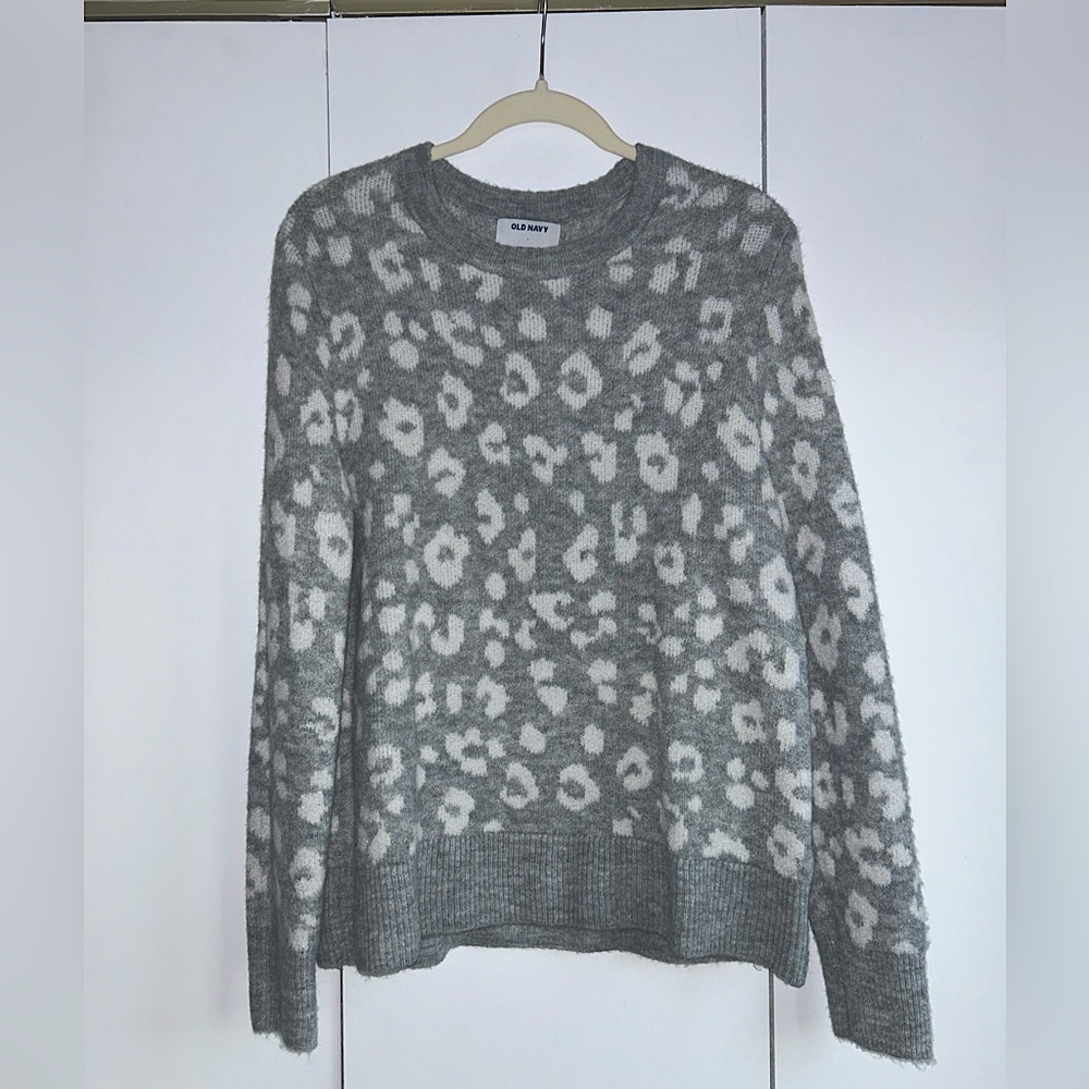 NBW Old Navy Grey Cheetah Knit Crewneck Sweater